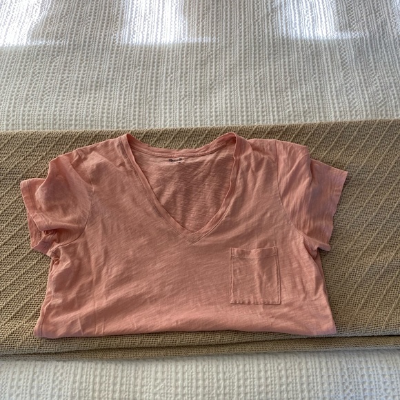 Madewell medium, v-neck, pink t-shirt - Picture 1 of 3